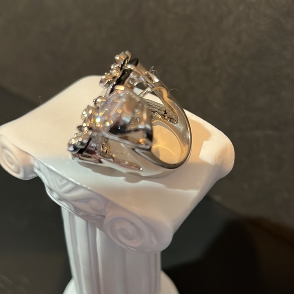 NEW Floral Stone Ring - Picture 5 of 6